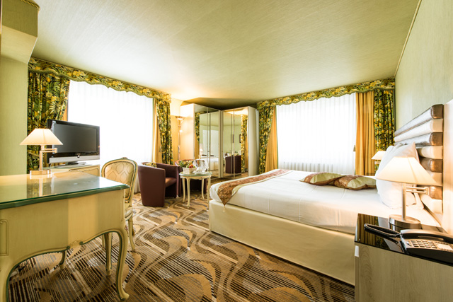 http://posthotel-arosa.ch.tertia.sui-inter.net/uploads/images/rooms_home/doppelzimmer_grandlit.jpg