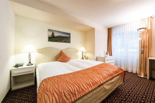 http://posthotel-arosa.ch.tertia.sui-inter.net/uploads/images/rooms_overview/DoppelzimmerStandard.jpg